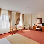 Opera Plaza 5*