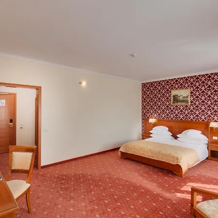 Отель Opera Plaza 5*