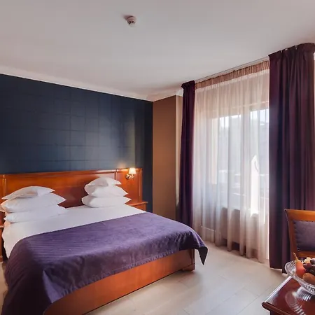 Opera Plaza Hotel 5*