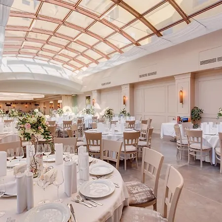 Opera Plaza Hotel 5*