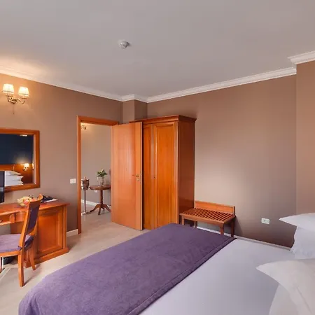 Hotel Opera Plaza 5*