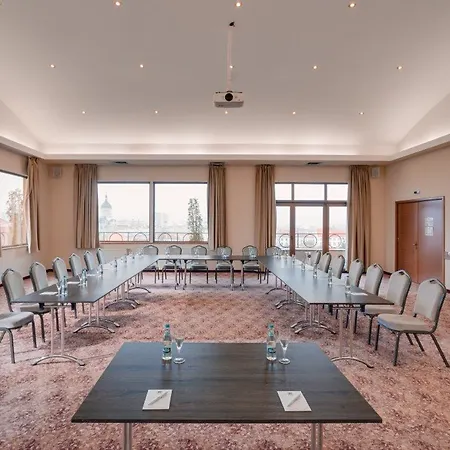 Отель Opera Plaza Клуж-Напока