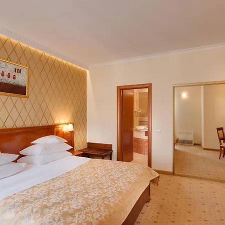 Отель Opera Plaza Клуж-Напока