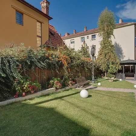 Opera Plaza Hotel 5*
