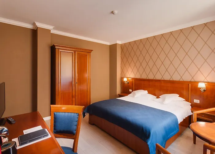 Opera Plaza Hotel 5*