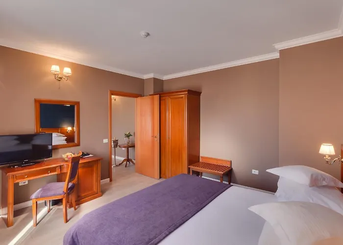 Ξενοδοχείο Opera Plaza 5*